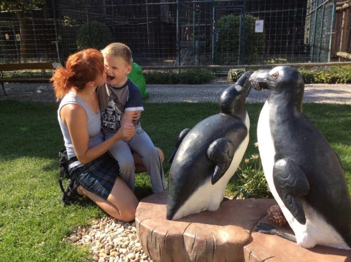 Fanda s maminkou v ZOO u tučňáků