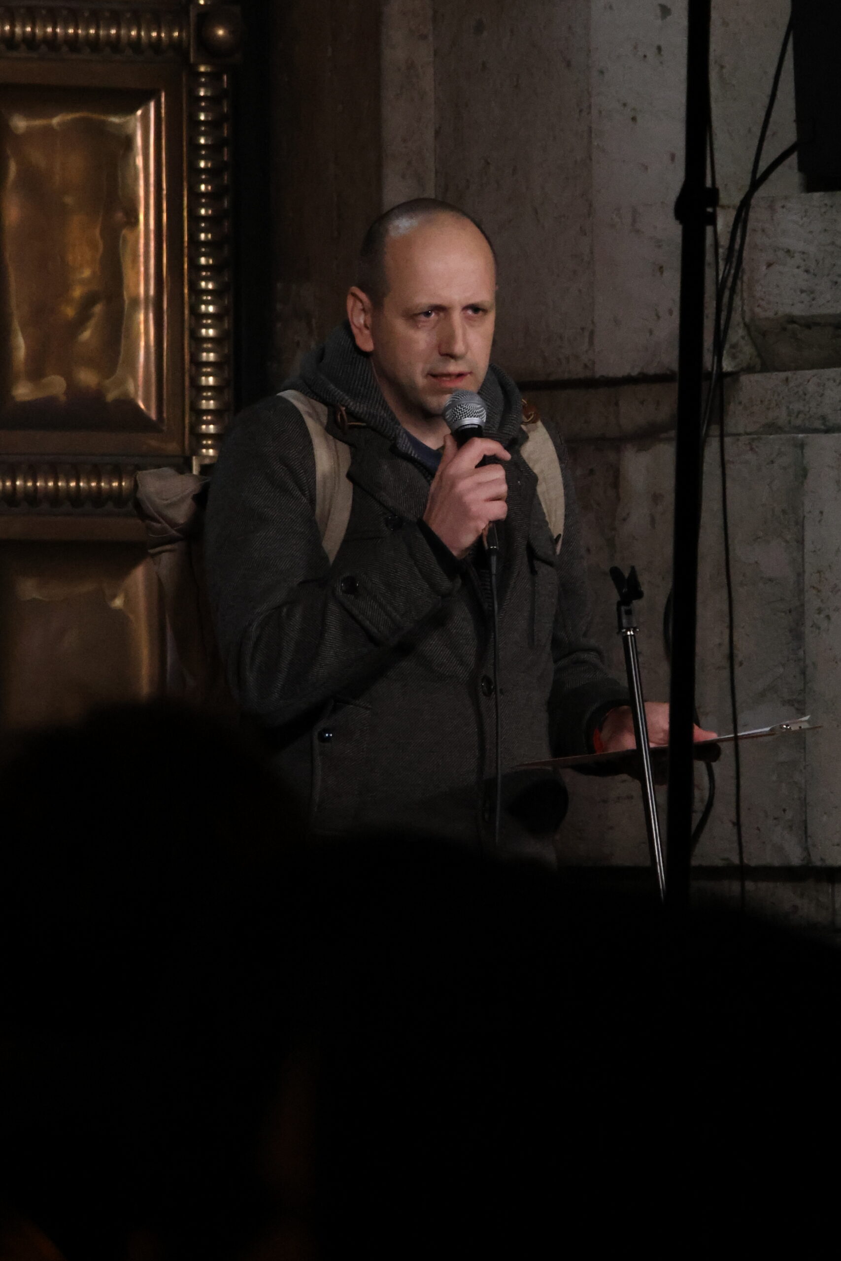 Martin Holub z chráněného bydlení Naplno s mikrofonem